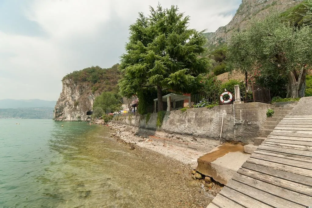 The Pier On The Lake Marone